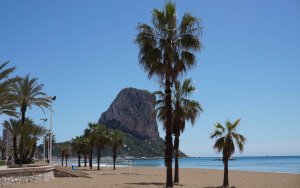Plage de Calpe avec vue sur le Peñon de Ifach
